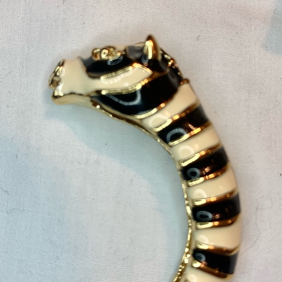 Kenneth Jay Lane Vintage Zebra bangle bracelet - NEW - Black and white enamel - Picture 9 of 17